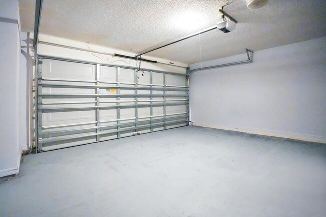 Building Photo - 617 4th Ave N