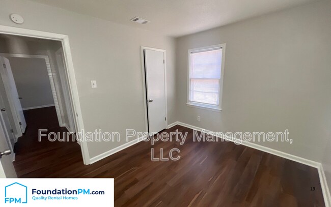 Building Photo - 2292 Redwood Ave