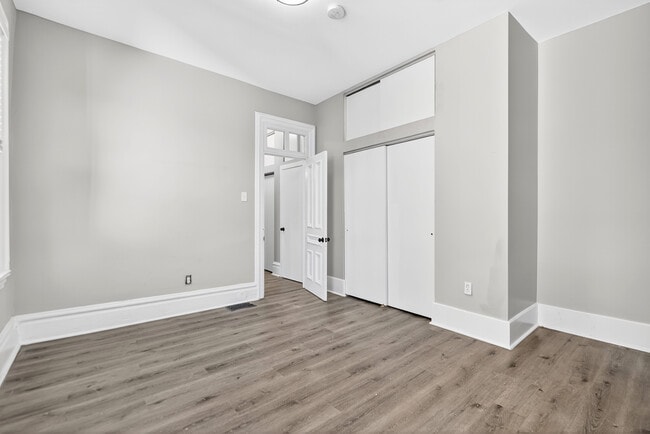 Building Photo - 517 Armandale St