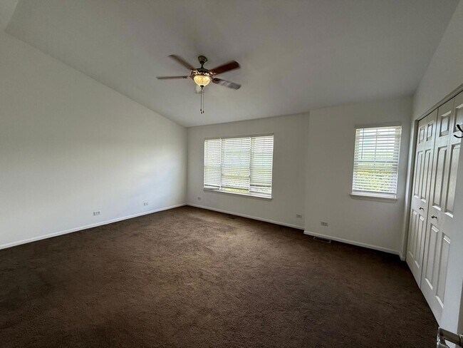 Building Photo - 623 Lincoln Station Dr
