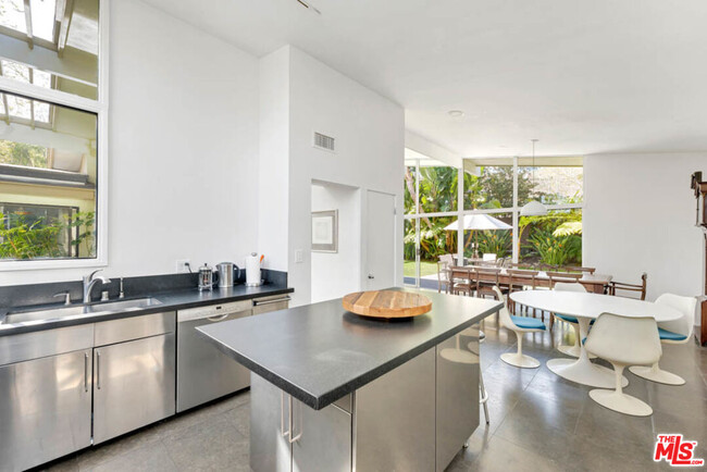Building Photo - 30611 Las Estrellas Dr