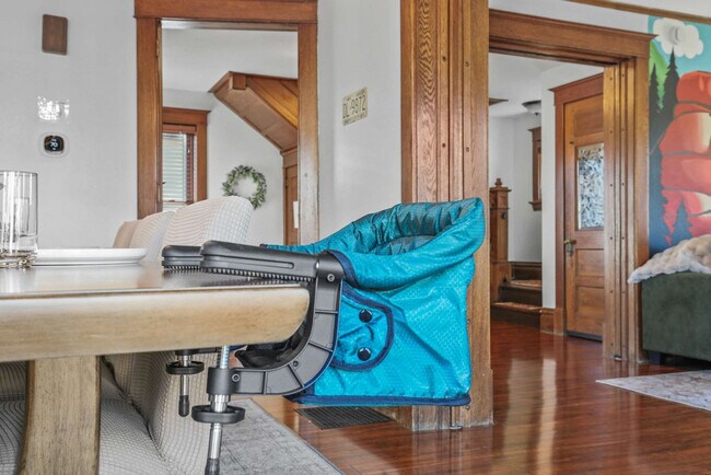 Building Photo - 924 Capital St