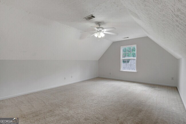 Building Photo - 77 Crescent St