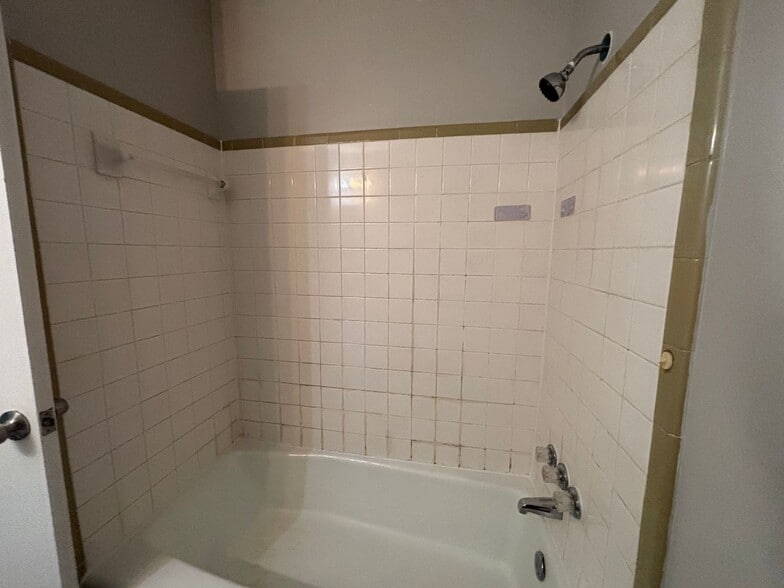 Building Photo - 5095 Corkwood Dr
