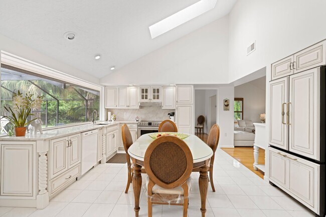 Building Photo - 2626 Erickson Dr