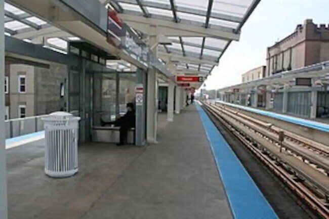 Building Photo - 918 W Belmont Ave