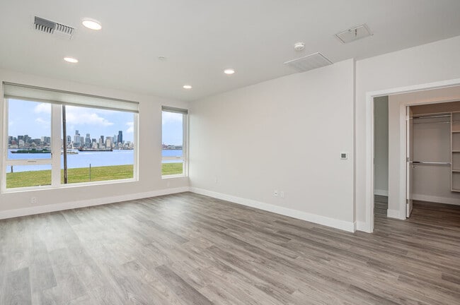 Building Photo - 1709 Harbor Ave SW