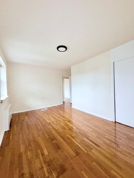 Building Photo - 403 Park Ave