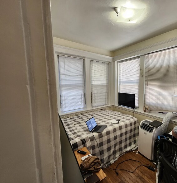 Building Photo - 309 Allston St