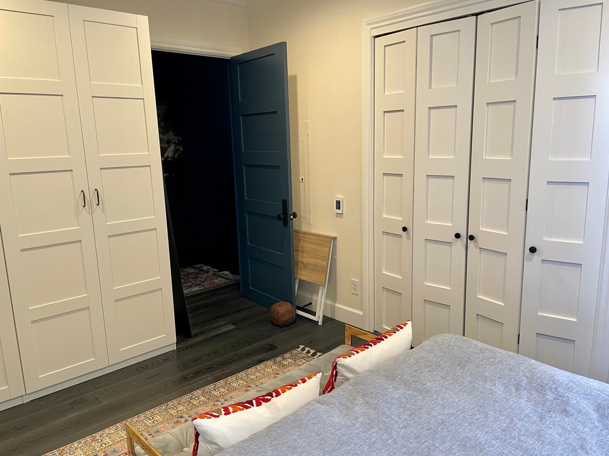 Plenty of closet space - 836 N Point St