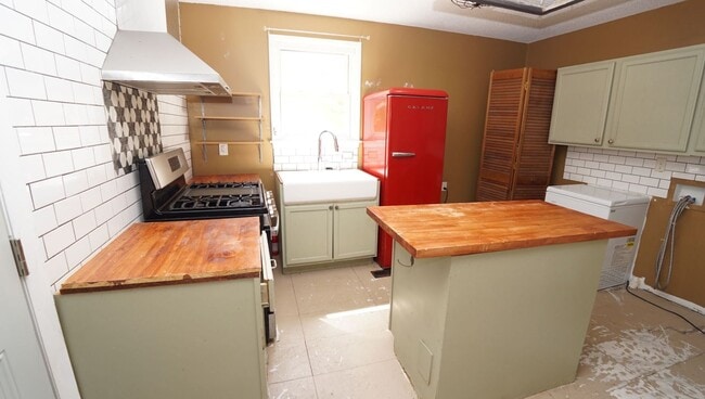 Building Photo - 1008 Hendricks Ave