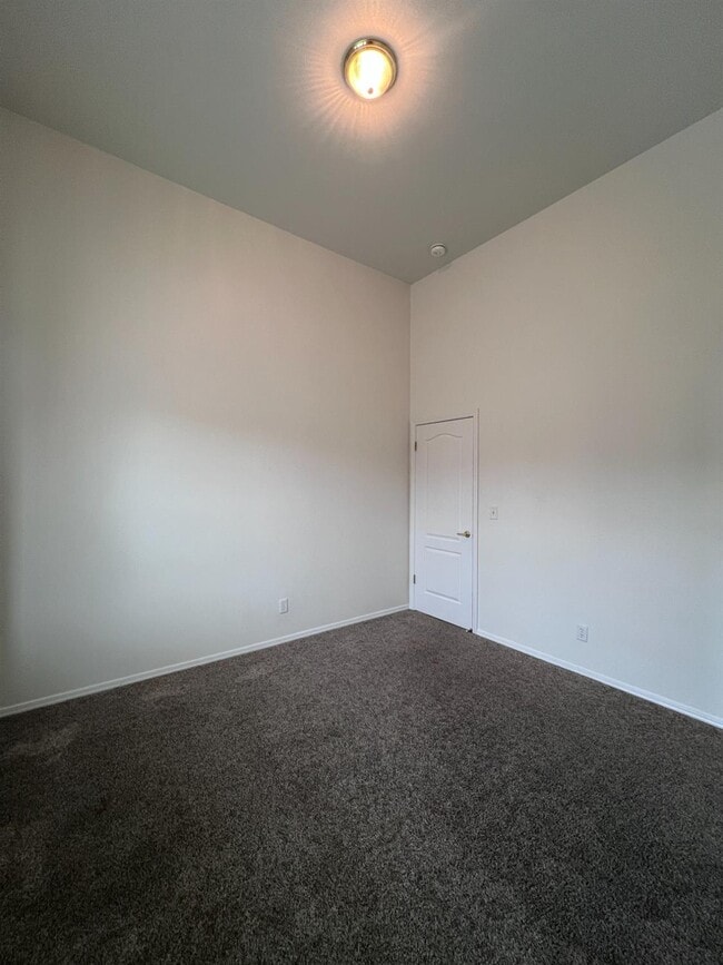 Building Photo - 770 W Brittany Ln