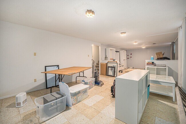 Building Photo - Beautiful 3 Bed 2.5 Single Family Home in ...