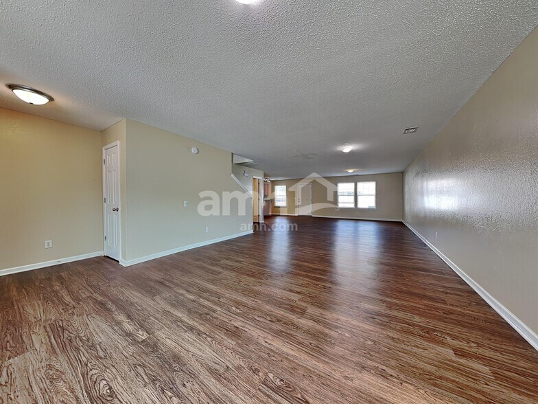 Building Photo - 509 Diamond Cut