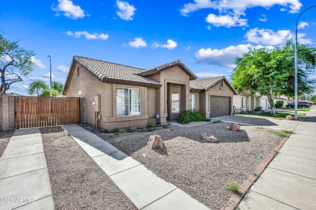 Building Photo - 757 E Wildhorse Dr