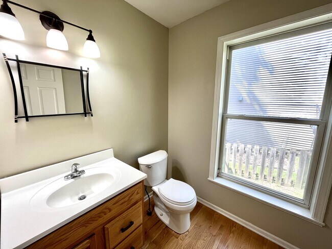 Building Photo - 911 Old Hickory Ln