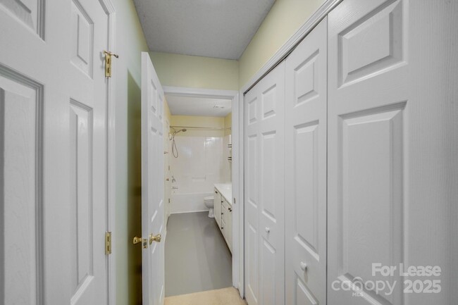 Building Photo - 15021 Deshler Ct