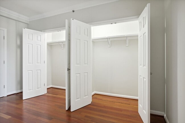 Building Photo - Move In Special! Logan Circle/ Dupont! Available Now! High End // 2 Bedroom / 2 Bathroom Condo