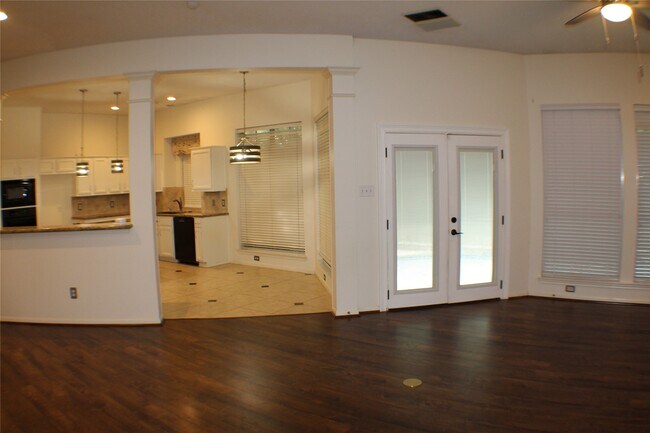 Building Photo - 642 Avery Dr