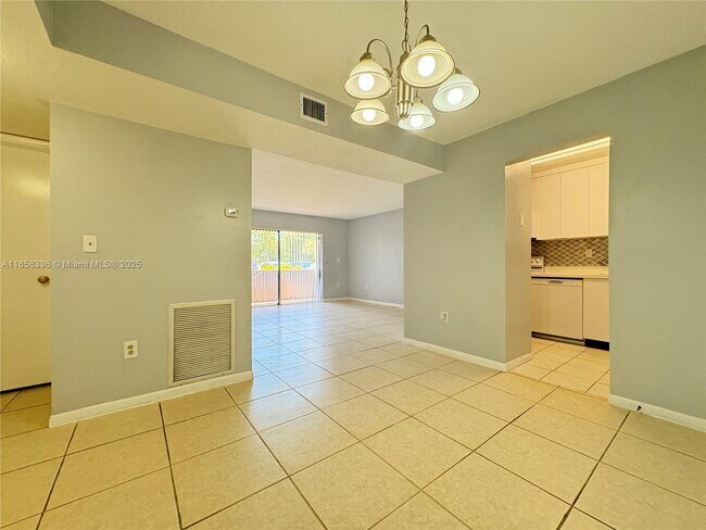 Building Photo - 10431 N Kendall Dr