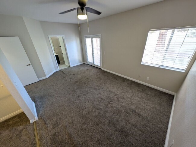 Building Photo - 731 Rising Star Dr