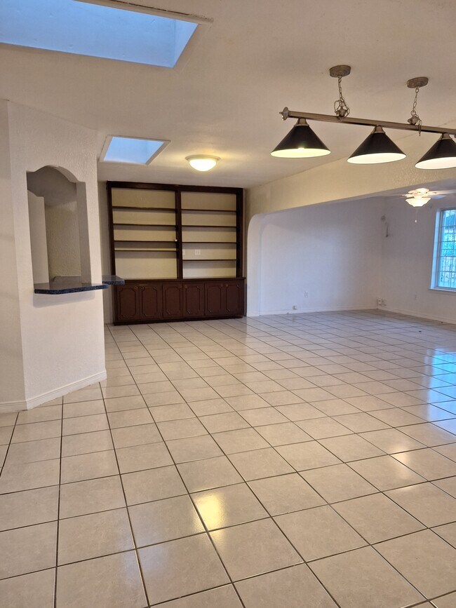 Building Photo - 9329 Shaver Dr