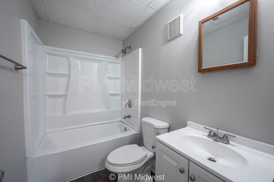 Building Photo - 2060 N Delaware St
