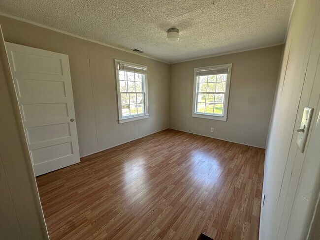Building Photo - Old Hickory Village Duplex