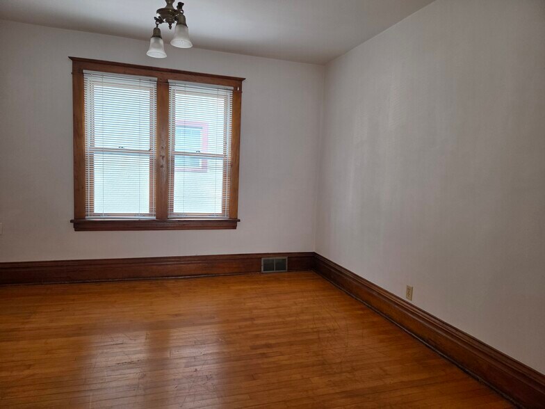 Building Photo - 505 8th Ave SE