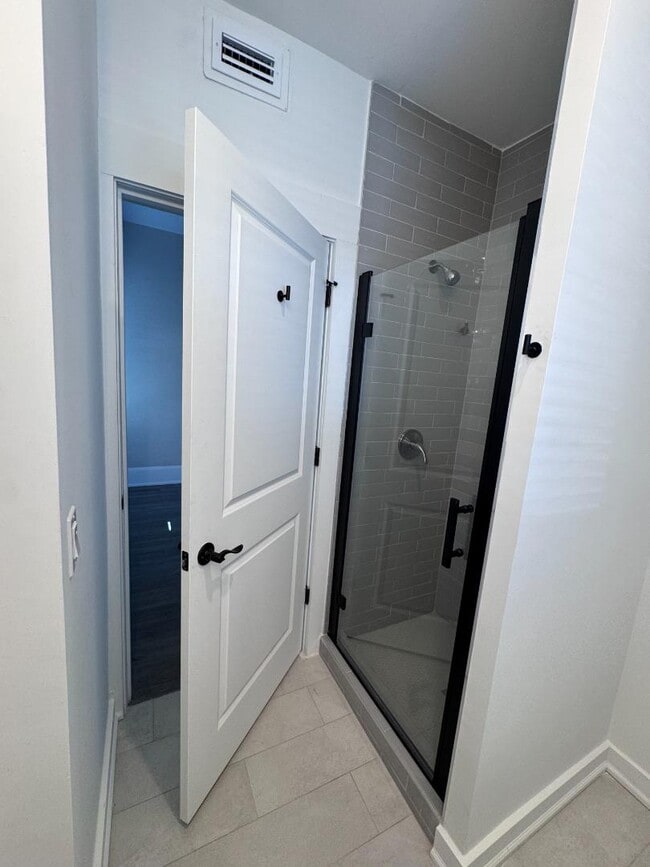 Building Photo - 300 E 3rd St