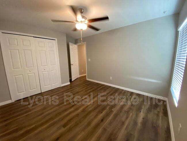 Building Photo - 2343 Briarwood St