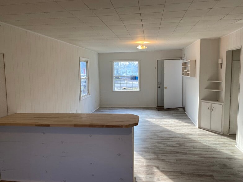 New Table - 1645 Cottage Ave