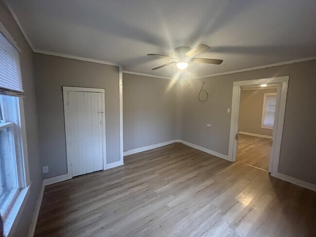 Building Photo - 109 N Spring St