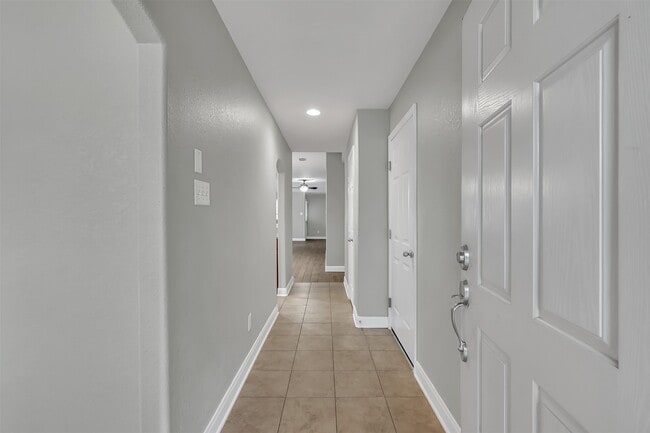 Building Photo - 3011 Crescent Oaks Park Ln