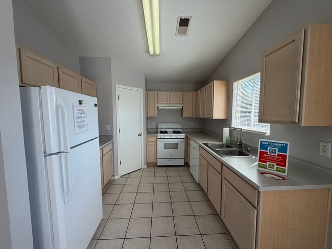Building Photo - 10601 Rio Del Sole Ct NW