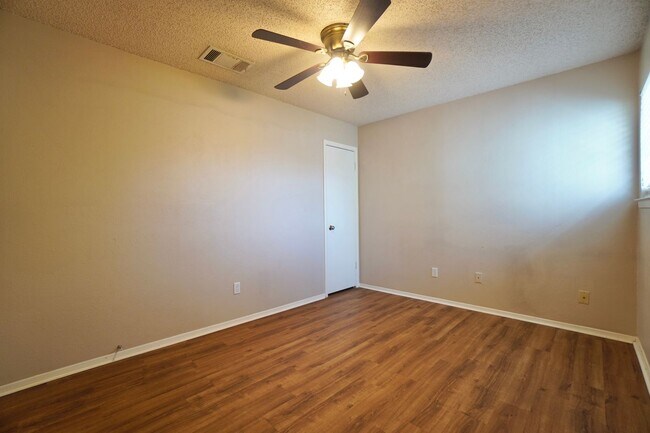 Building Photo - 7602 Woodstone Cove