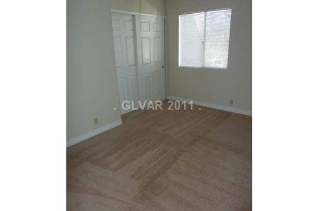 Building Photo - 5081 River Glen Dr