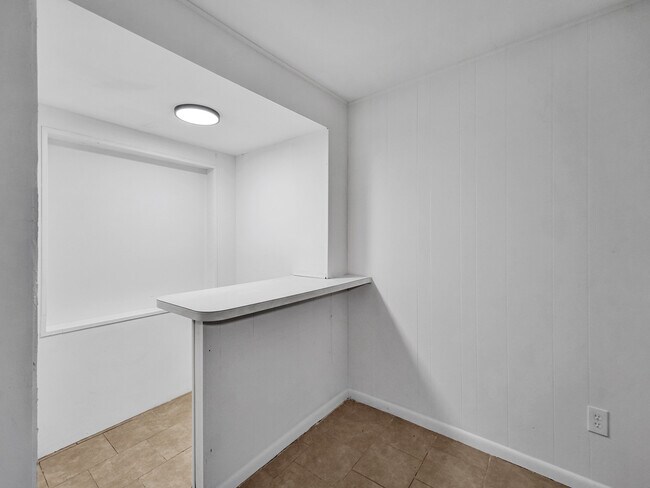 Building Photo - 3226 Oak Ave