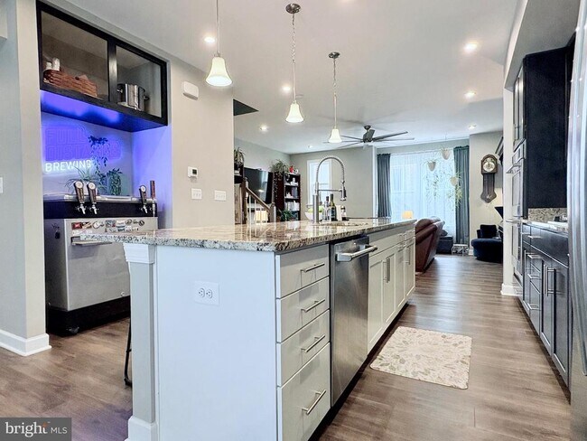 Building Photo - 7318 Mountaineer Dr