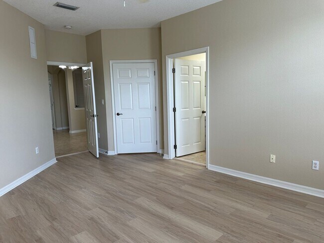 Building Photo - Lakeside at Lakes of Windermere, 3rd Floor...