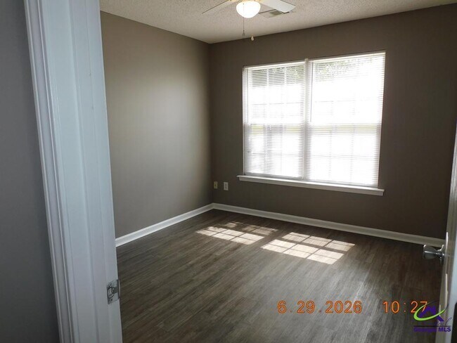 Building Photo - 227 West Wrasling Way