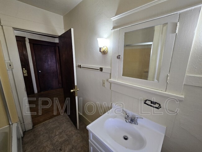 Building Photo - 118 1/2 Harrison Street