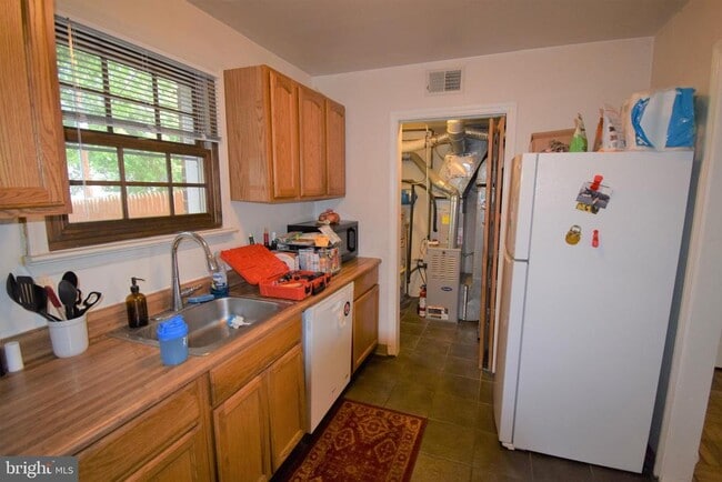 Building Photo - 108 E Rosemont Ave