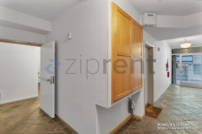 Building Photo - 323 29th St