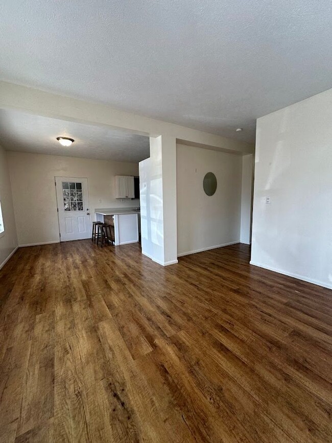 Building Photo - Nuuanu Pali Ground floor duplex 3 bed, 1 b...