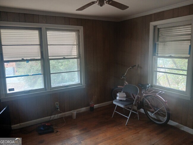 Building Photo - 1387 Dewey St