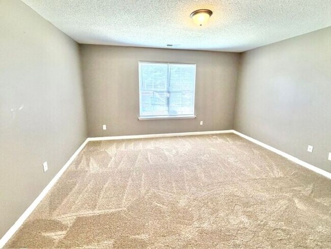 Building Photo - Now leasing a 3 bedroom 2 bath home in Memphis.
