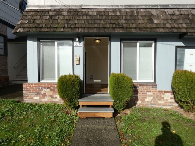 Primary Photo - APPLCATION PENDING - West Side Apartment