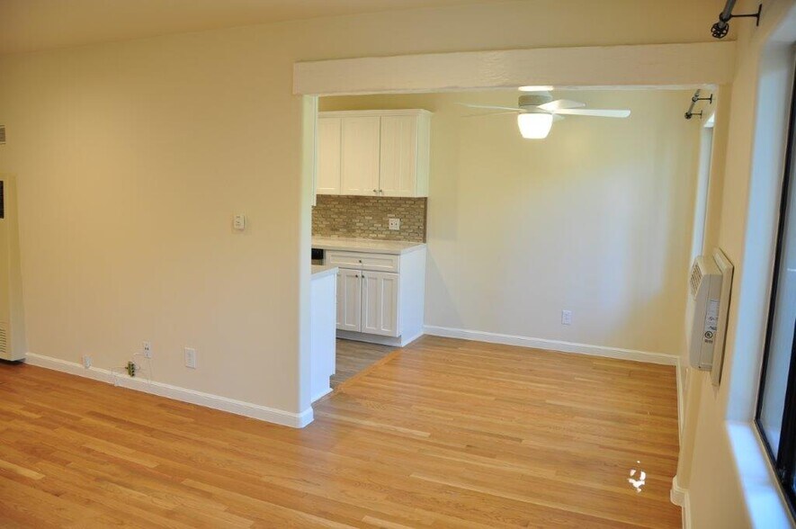 Building Photo - 828 N Martel Ave