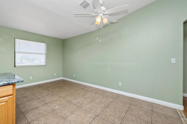 Building Photo - 3401 N Catherine Dr